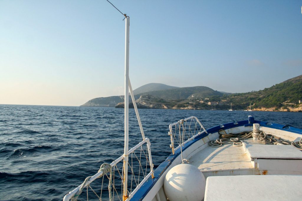 Uvođenje redovne brodske linije Komiža – otok Biševo